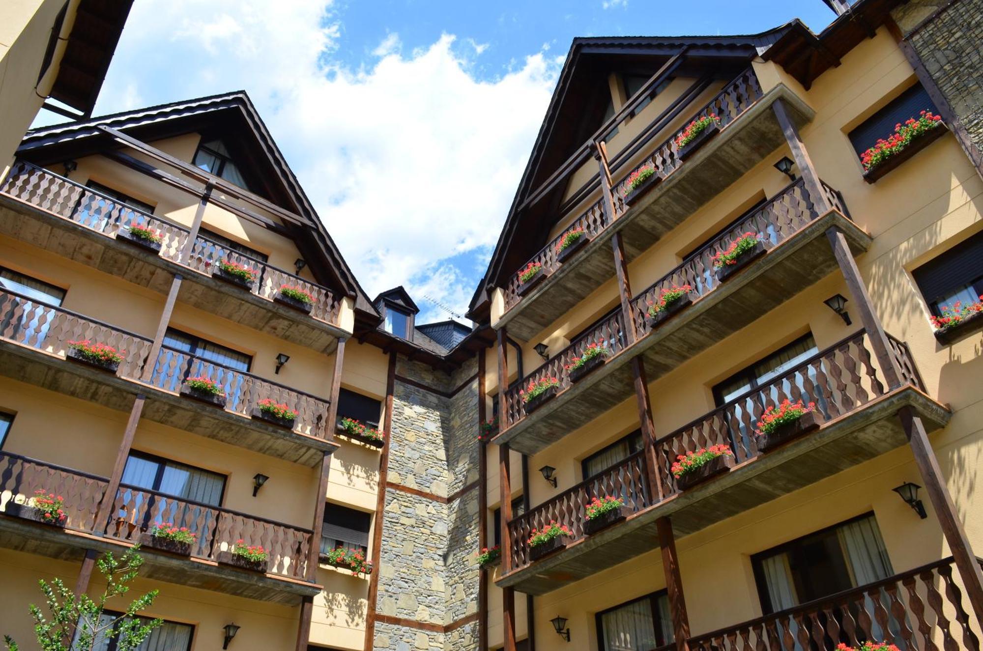 El Refugio De Aran Vielha Aparthotel Exterior foto